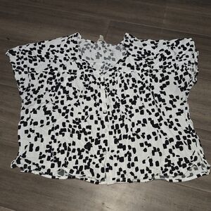 Terra & Sky Black and White Women's Top